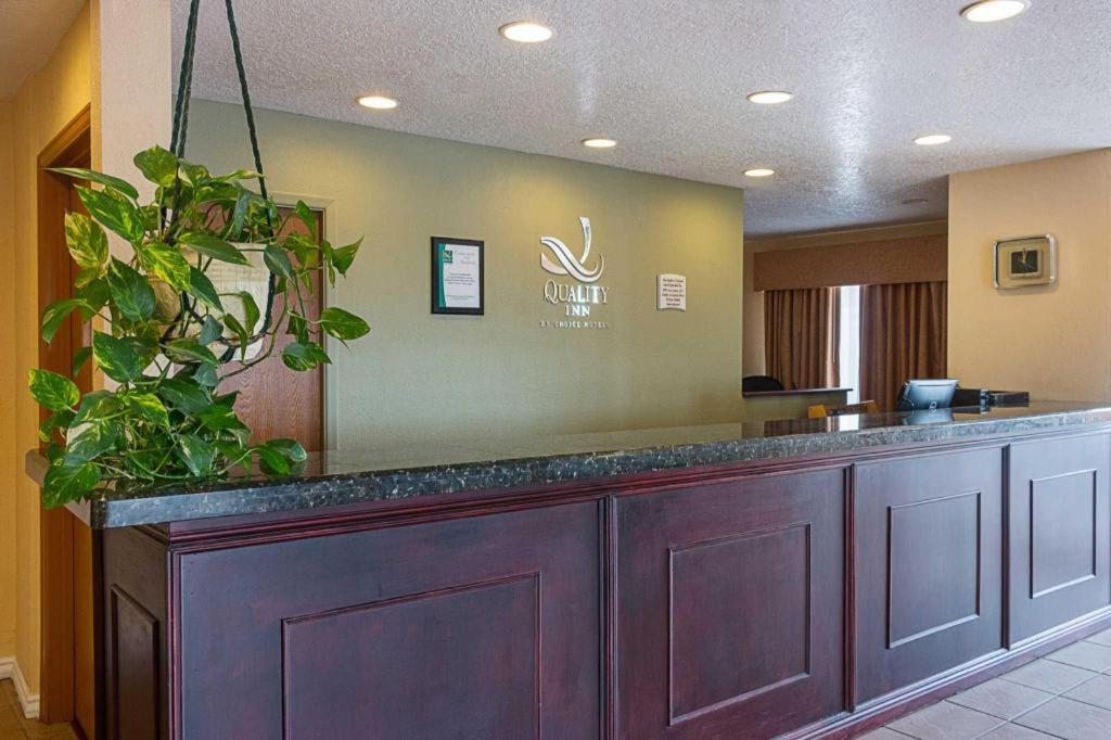 Quality Inn Los Lunas Exterior photo